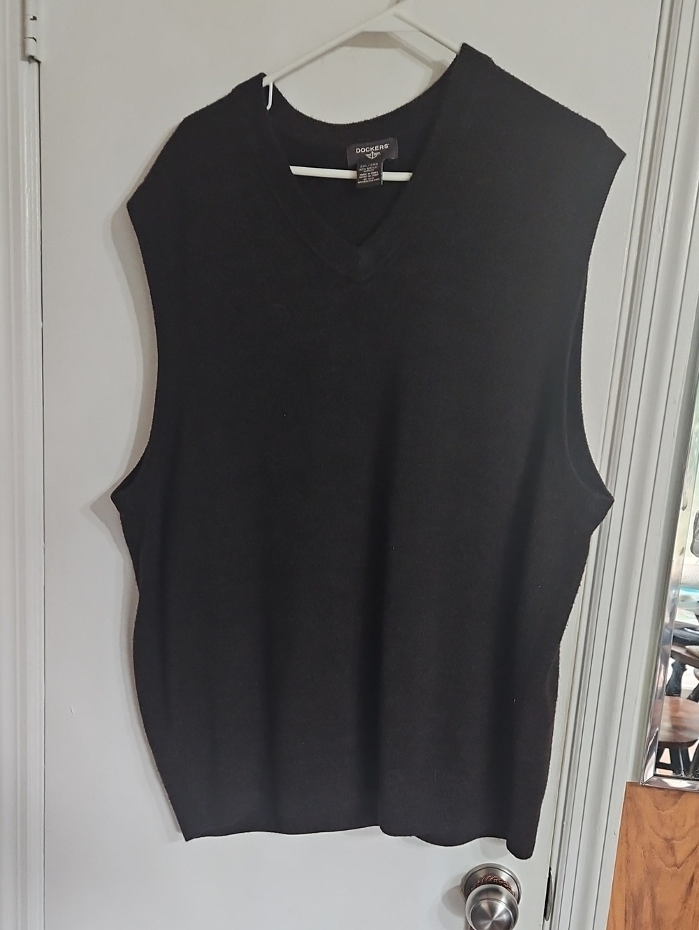 Dockers Black V-Neck Sweater Vest - Classic Sleeveless Knit